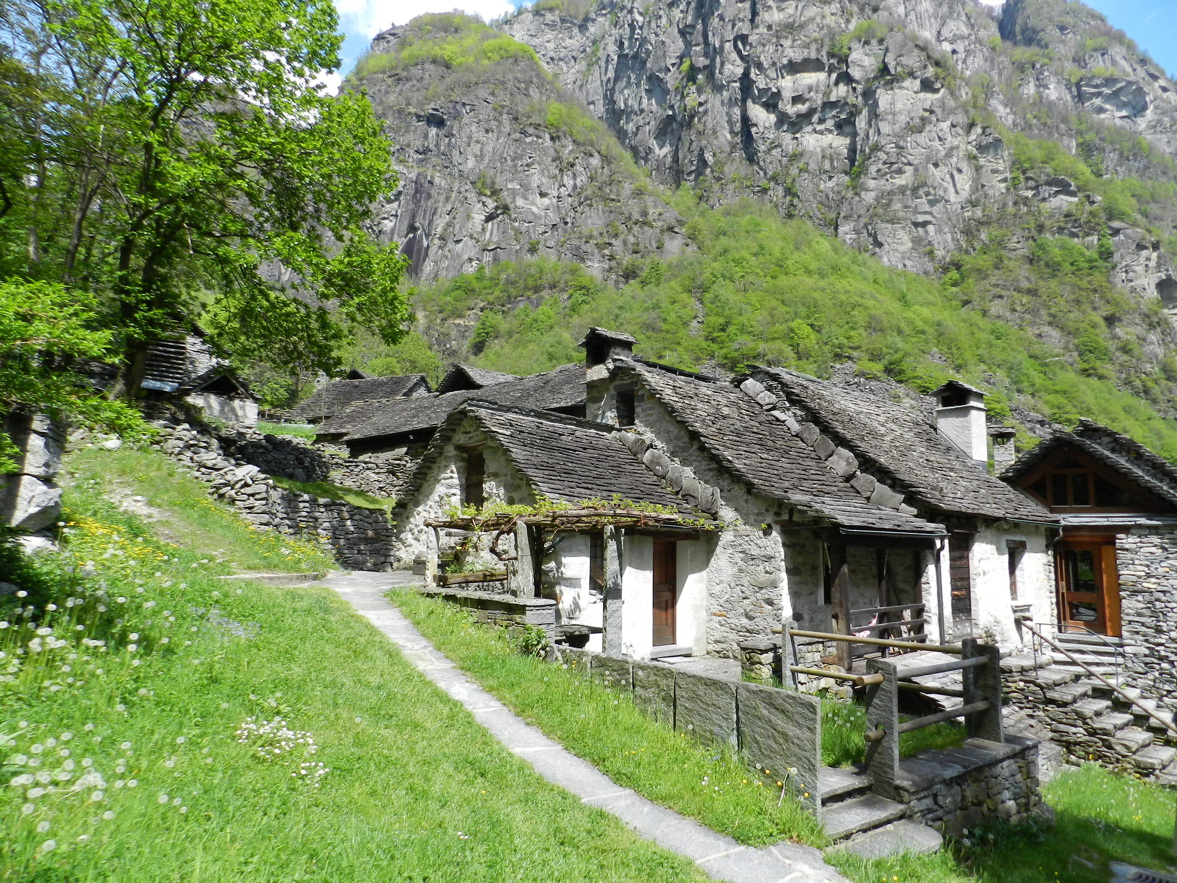 Casa alla Cascata - Case di vacanza Maggia Vallemaggia Valmaggia garni Ticino Svizzera