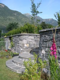 west view - lower level - left: entrance to vegetable garden