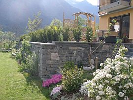 Ferienhaus mit Garten, Vallemaggia: Casa alla Cascata, Maggia, Ticino
