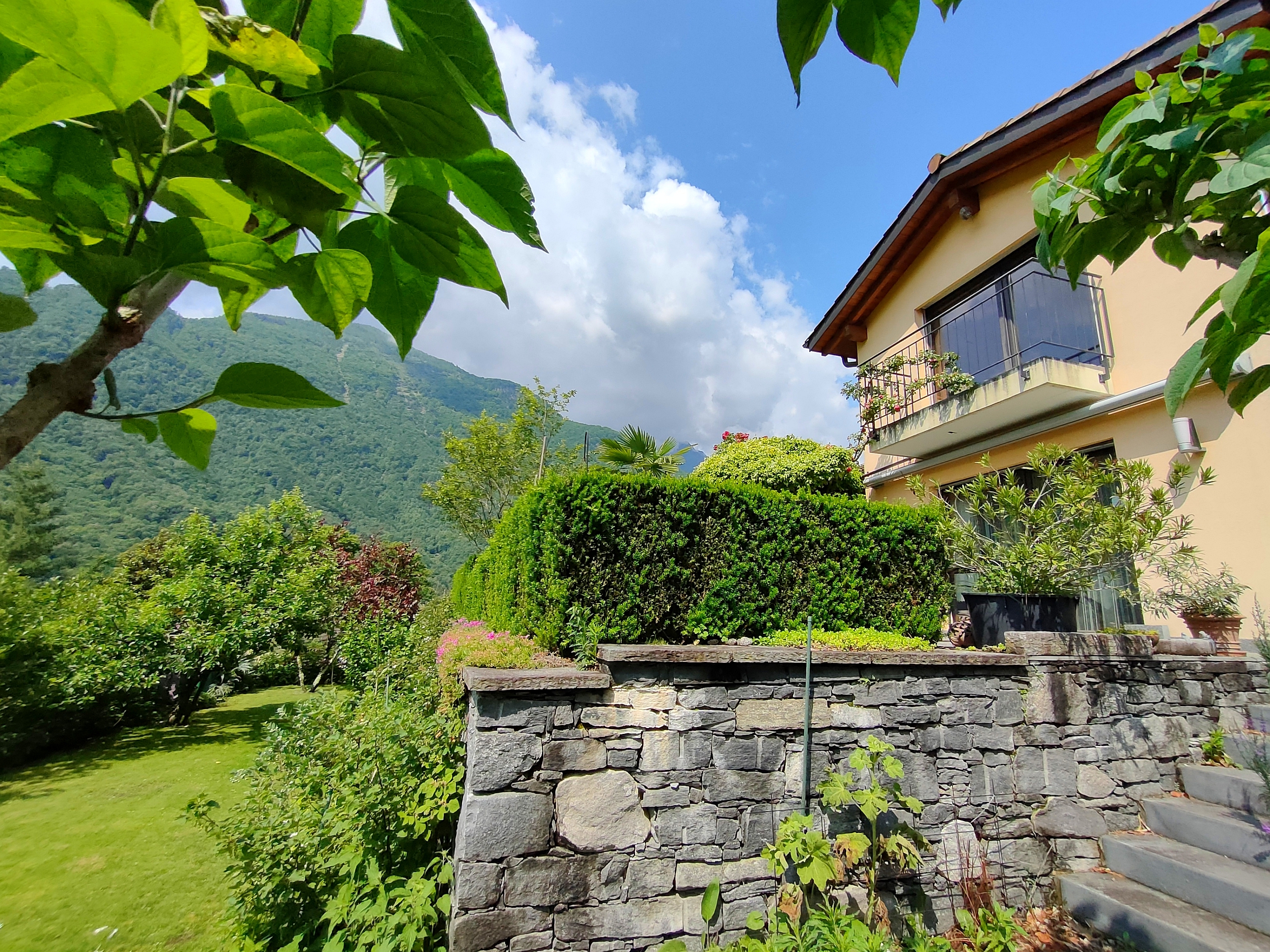 Casa alla Cascata - self-catering holiday apartment Maggia Valley - House by the waterfall