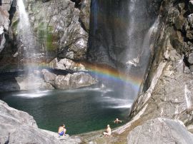 Cascata di Maggia dietro casa - un posto idillico per bagnarsi!