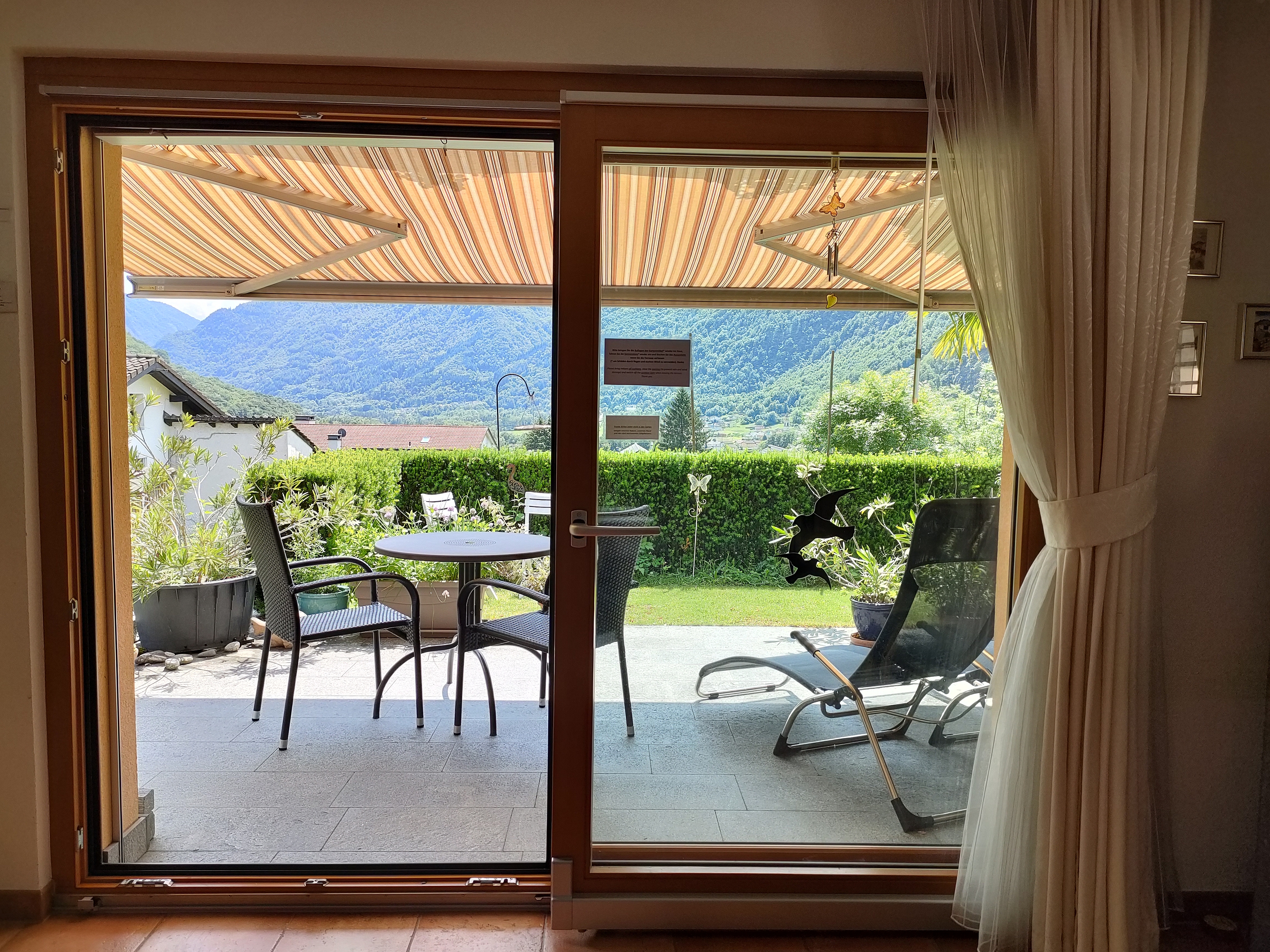 Casa alla Cascata - self-catering holiday apartment Maggia Valley - House by the waterfall